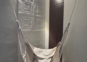 استديو هادئ بسرير ماستر