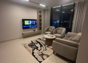شقة بغرفة معيشة وغرفة نوم 