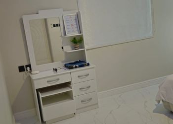 شقة بثلاث غرف نوم وجلسات خارجيه