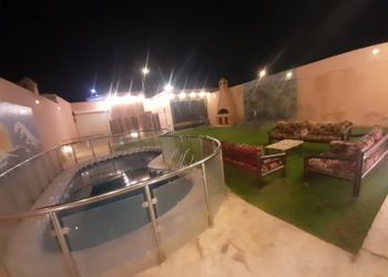 شاليه بصالة وجلسة خارجية 