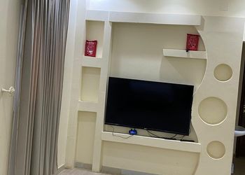 فيلا بمجالس واسعة وغرفتين نوم 