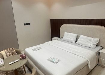 استديو هادئ بسرير ماستر