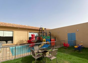 شاليه بمسبح وألعاب مائية 