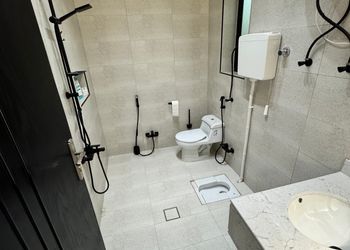 شاليه بمسطح اخضر ومسبح 