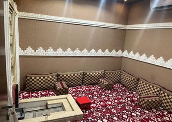 شاليه بمسطح اخضر وجلسة خارجية 