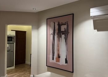 شقة بسرير ماستر بتصميم انيق 