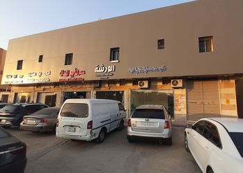 شقة بدخول ذاتي وصالة أنيقة 