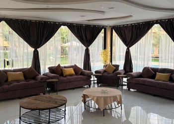استراحة بمسطح اخضر ومجالس