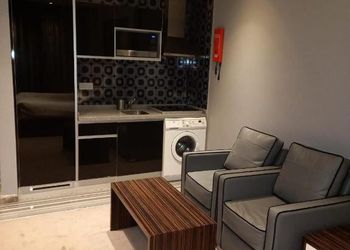 استديو بسرير ماستر وجلسة جانبية 