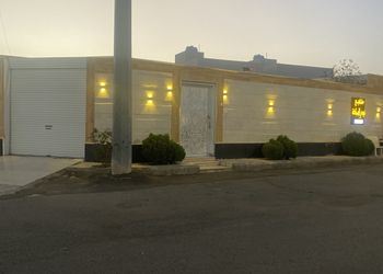 شالية بمجلس مطل على المسبح 