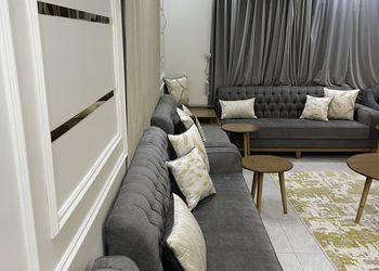 شاليه بمسطح اخضر وجلسة خارجية 