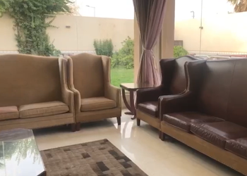 شاليه بصالة ومسبح خارجي 