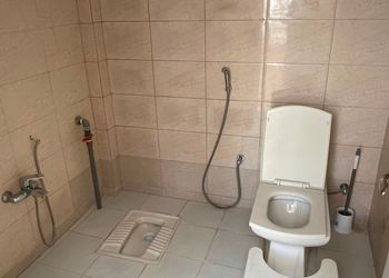 مزرعة بمجالس وألعاب أطفال 