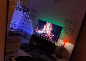 استديو بأثاث مريح وبسيط 
