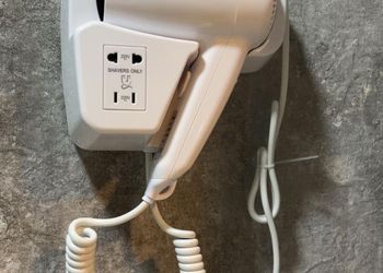 شقة بغرفة معيشة وغرفة نوم 