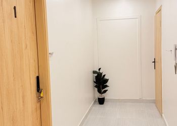 استديو بأثاث مريح وبسيط 