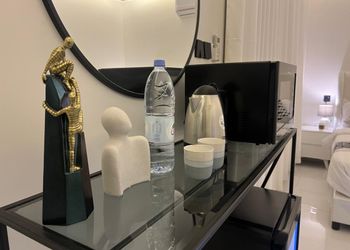 استديو بأثاث مريح وبسيط 