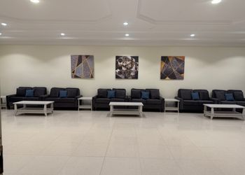 استراحة بمسطح اخضر وجلسة خارجية