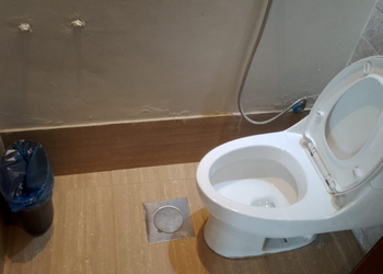 شاليه بمسطح اخضر وجلسة خارجية