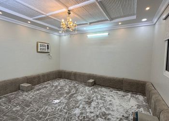 شاليه بجلسة خارجية ومسبح 