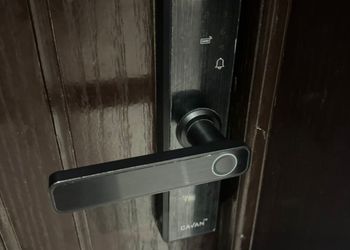 استديو بأثاث مريح وبسيط 