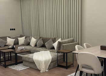 استراحة بمسطح اخضر وجلسه خارجيه