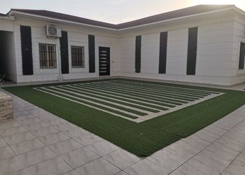 شاليه بمسطح اخضر