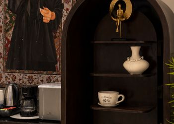 شقة بصالة أنيقة وغرفتين نوم 