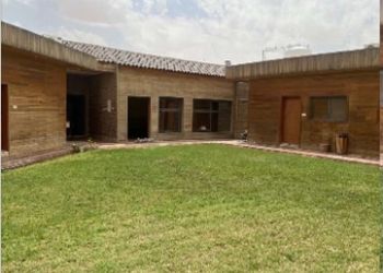 مزرعة بمناظر خلابة وجلسات خارجية 