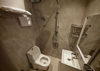 استديو بسرير ماستر وجلسة جانبية