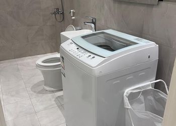 شقة بغرفة معيشة وغرفة نوم 