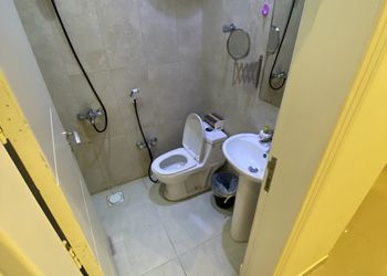 شقة بصالة انيقة وغرفتين نوم