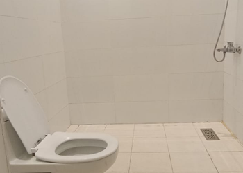 شاليه بمسطح اخضر وجلسة خارجية