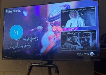 غرفة بسرير ماستر