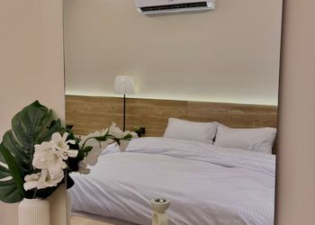 استديو بسرير ماستر وجلسة جانبية