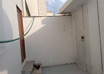 شقة بغرفة معيشة وغرفتين نوم 