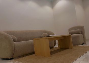 شقة بغرفة معيشة وغرفتين نوم 