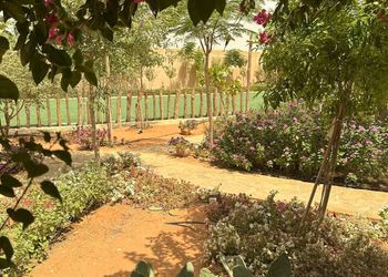 استراحة بمسطح اخضر ومجالس