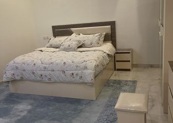 شقة بغرفتين نوم وأثاث مريح