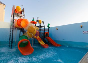 شاليه بالعاب مائيه
