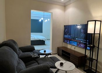 شقة بغرفة معيشة وغرفة نوم 