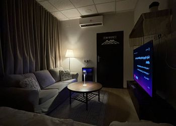 استديو بسرير ماستر وجلسة جانبية