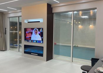 شاليه بصالة جلوس ومسبح داخلي 