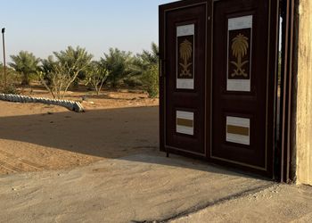 مزرعة بأجواء ريفية  وجلسة خارجية 