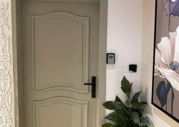استديو بدخول ذاتي وتصميم هادئ 