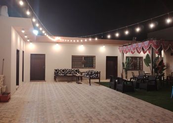 استراحة بمسطح اخضر ومجالس