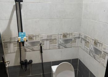 استديو هادئ وبأثاث مريح وبسيط 