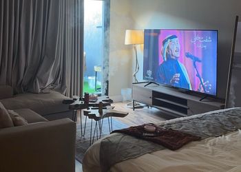 استديو انيق بسرير ماستر مع بلكونة