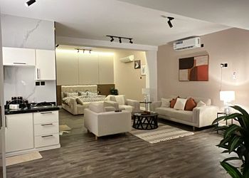 استديو بسرير مريح ومساحة واسعة 
