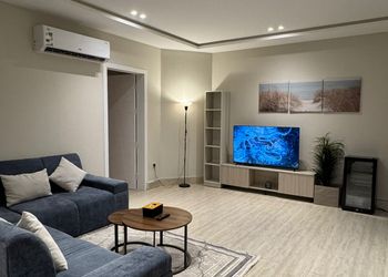 استديو استديو بسرير ماستر 